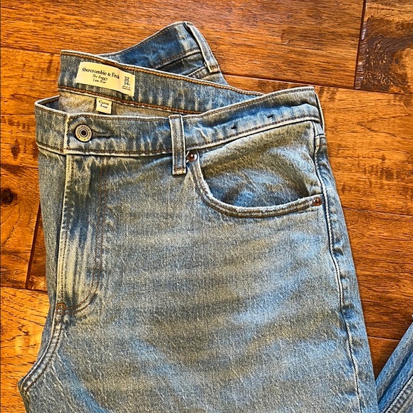 Abercrombie Women's Jeans - Picture 3 of 4